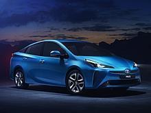 Toyota markiert den nächsten Schritt bei seiner führenden, selbstaufladenden Hybridtechnologie mit der Einführung des neuen elektrischen Hybrid AWD-i Allradantriebssystems beim Prius.